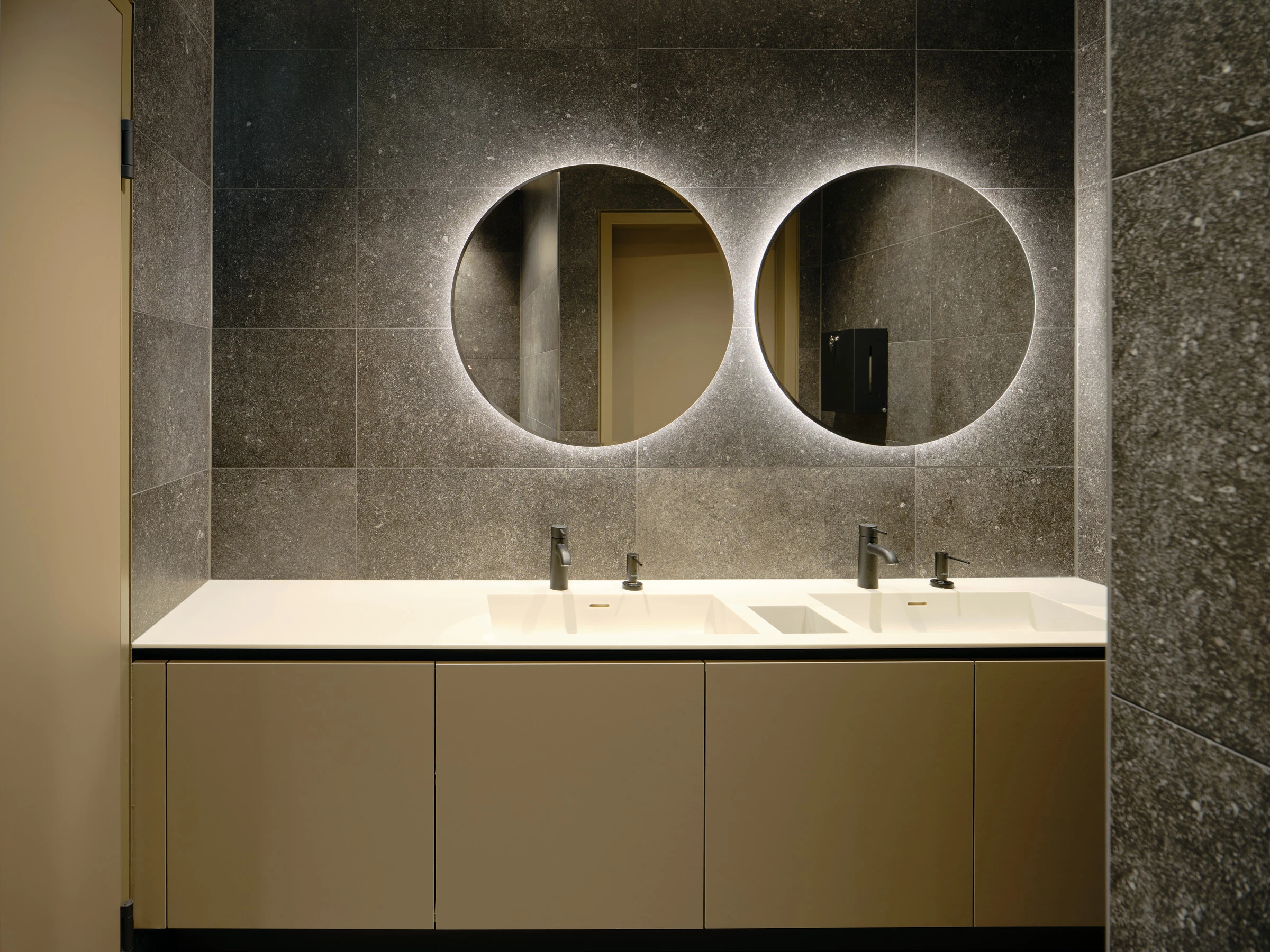 Kein Alt-Text zur Verfügung gestellt.