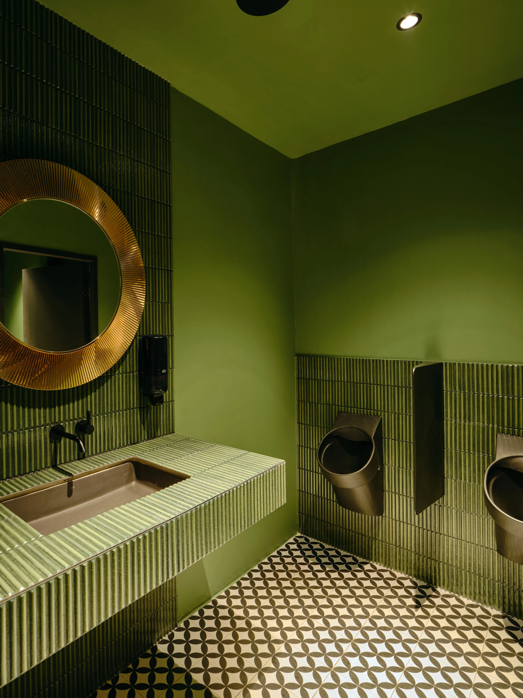 Kein Alt-Text zur Verfügung gestellt.