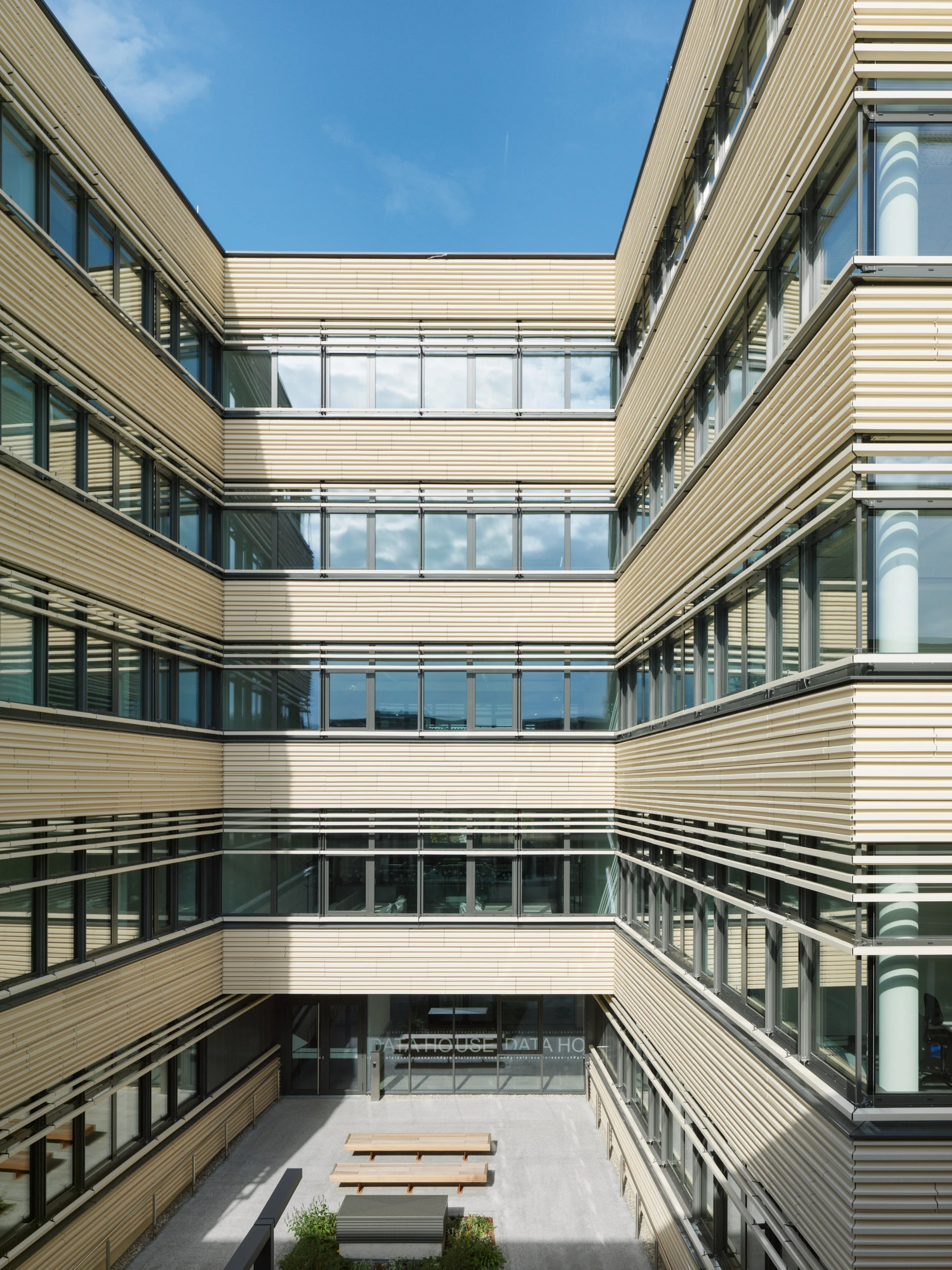 Kein Alt-Text zur Verfügung gestellt.