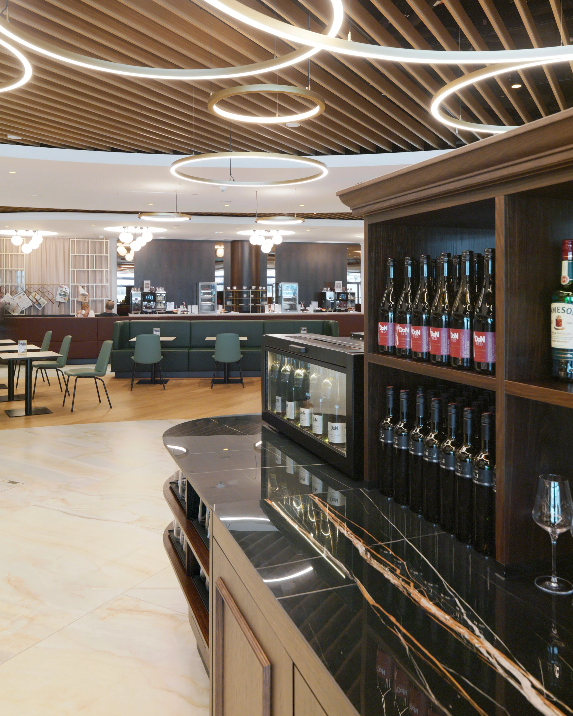 Kein Alt-Text zur Verfügung gestellt.